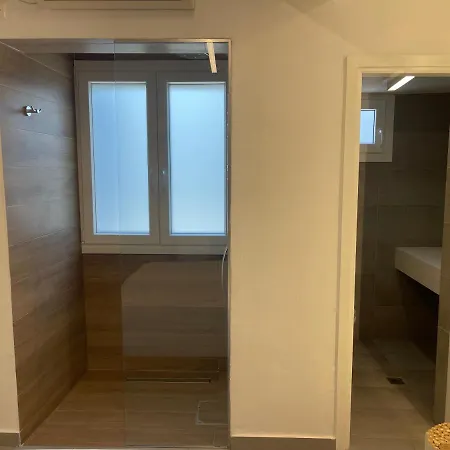 Faskomilo Paros * 纳乌萨