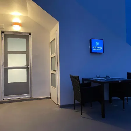 Faskomilo Paros * Nausa