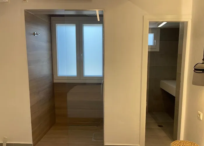 Faskomilo Paros * 纳乌萨